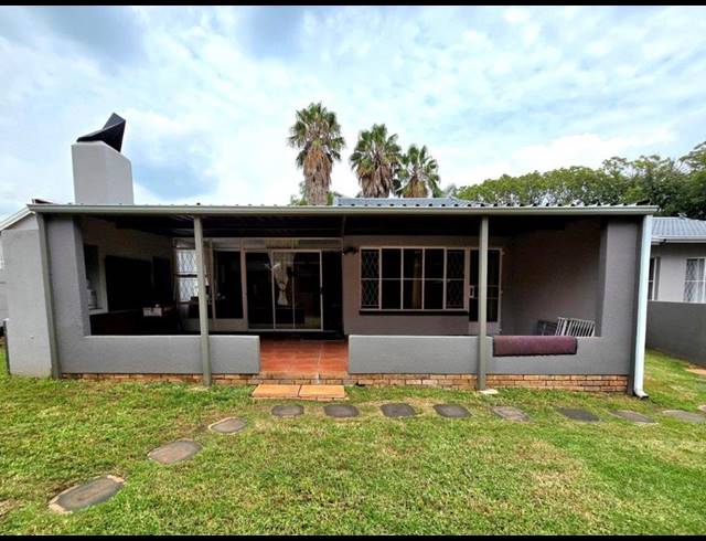 3 BEDROOM FREEHOLD FOR SALE IN BRACKENDOWNS